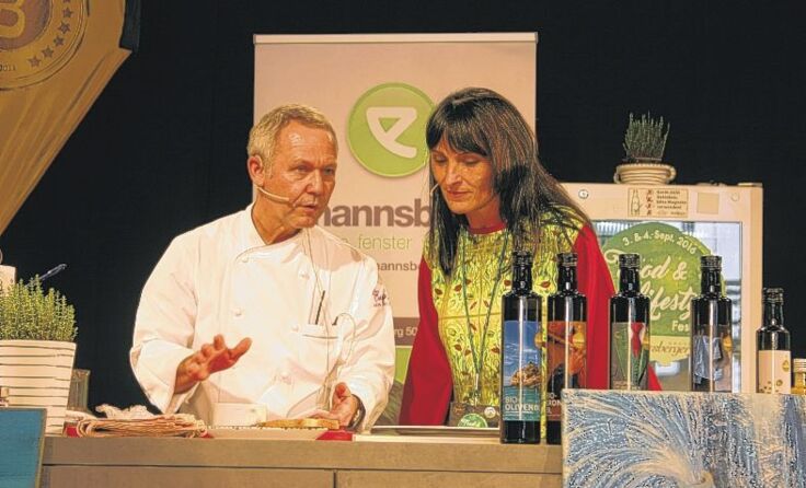 Kreative Fischgerichte stellte Georg Essig bei seiner Kochshow vor. (c) Hartl