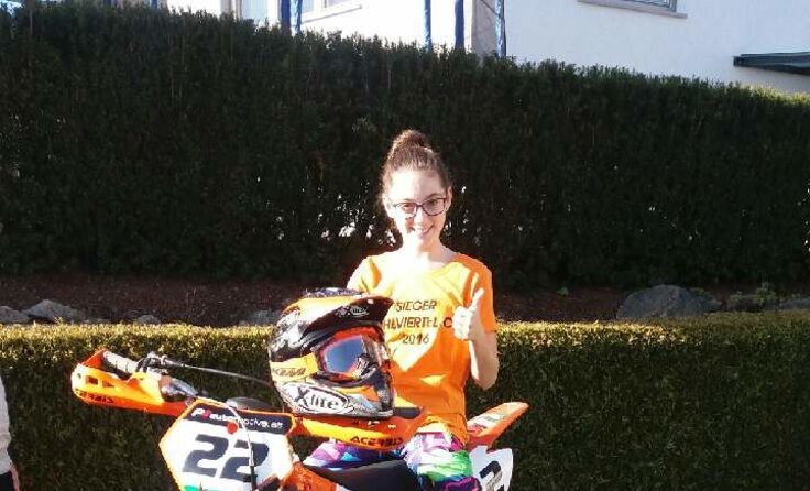 Jung und erfolgreich: Anna Felhofer (14) gewann heuer den Mühlviertler Motocross-Cup.