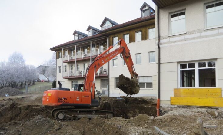 Die Bagger sind angerollt. Der Bau ist gestartet.