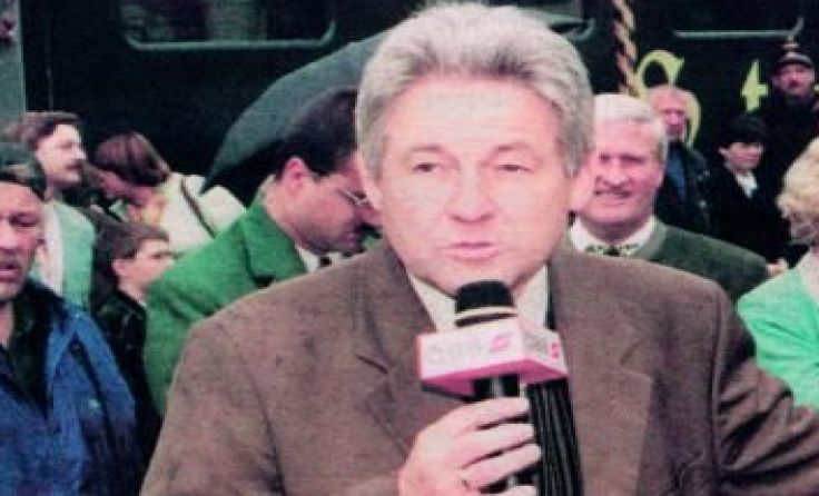Josef Pühringer im Jahr 1998 bei der 110-Jahresfeier der Mühlkreisbahn. &copy; Gahleitner