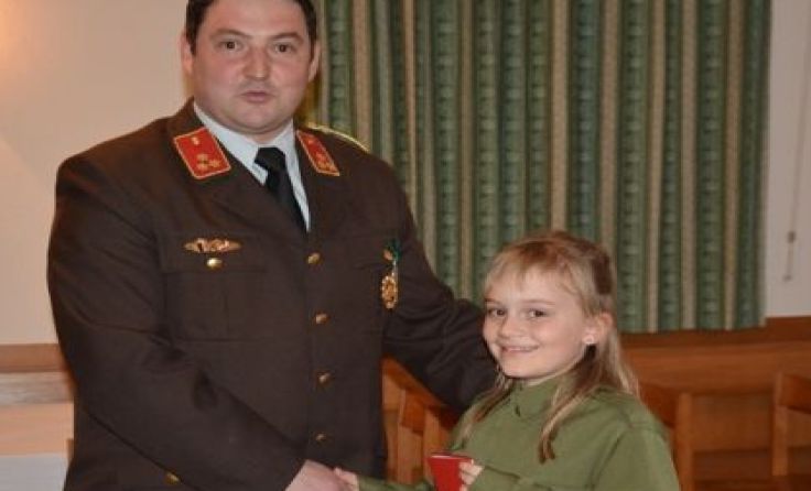 Kommandant Michael Kriegner mit Jugend-Neuzugang Angelia Huber.