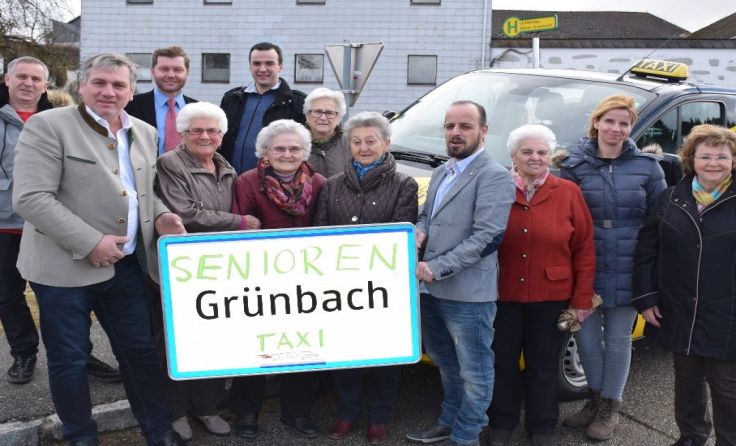 Bei der ersten Ausfahrt begleitete Bürgermeister Stefan Weißenböck die Grünbacher Senioren. 