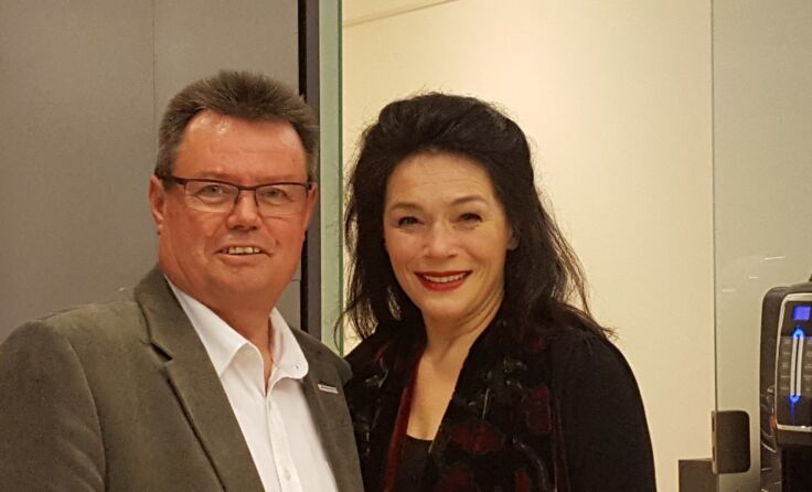 Julia Stemberger und Bürgermeister Herbert Fürst
