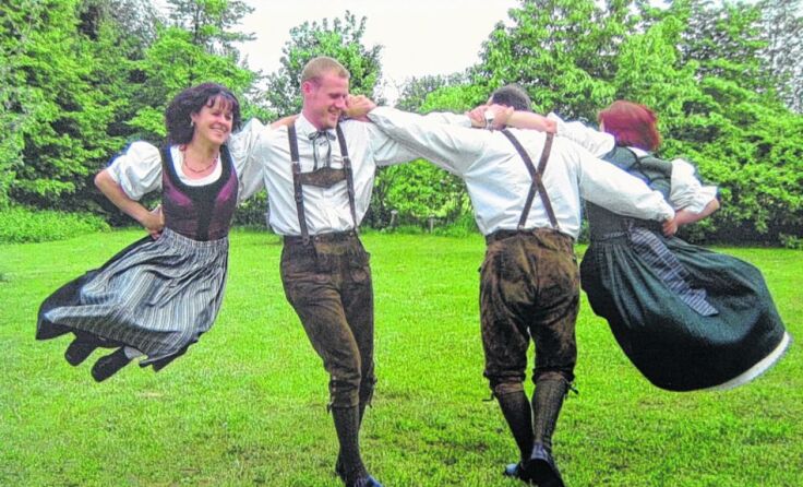 Der Tanzkreis Neudau bringt flotte Tanzeinlagen aus der Steiermark mit.