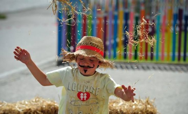 Das Strohlabyrinth machte den Kleinen großen Spaß. Foto: Kinderfreunde