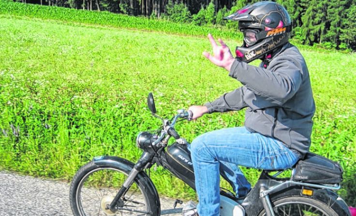 Mit ihren über 30 Jahre alten Postlermopeds meisterten die Biker jeden Aufstieg.