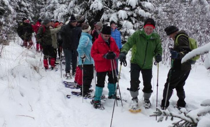Die Enzenkirchner Kindergartenkinder freuen sich darauf, ihre Schneebobs zu testen.