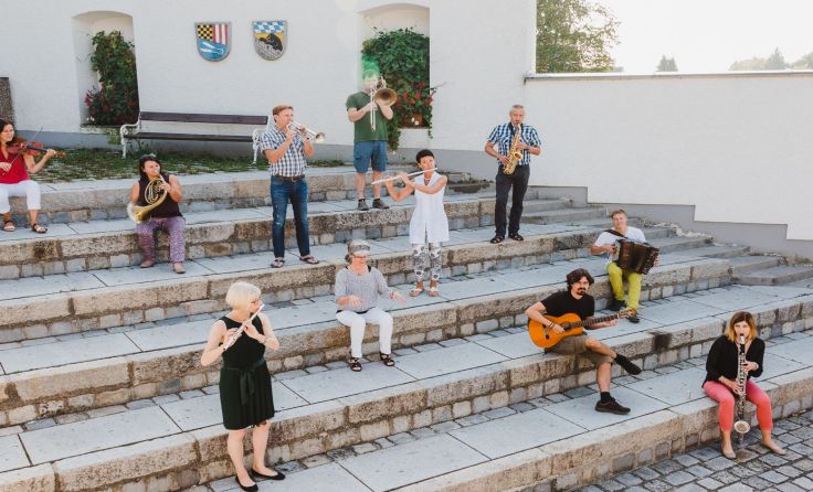 Die Lehrer der Musikschule Schärding spielen für den guten Zweck. Foto: Ulrich Sperl