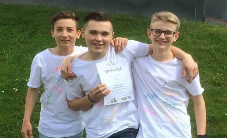 Die Schüler der Neuen Mittelschule Raab feiern zwei Gütesiegel.