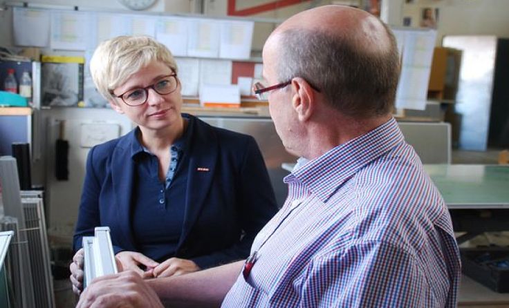 WKOÖ-Präsidentin Doris Hummer mit Walter Furthner im Gespräch Foto: WKOÖ Pressefotos