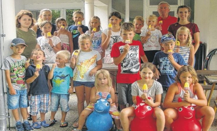 Zum Abschluss der ersten Woche spendete Bürgermeister Karl Einböck ein Eis.