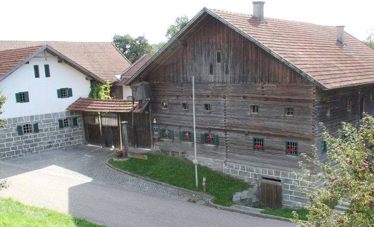 Der mehr als 200 Jahre alte Hof steht unter Denkmalschutz. Foto: Brunnbauerhof Andorf