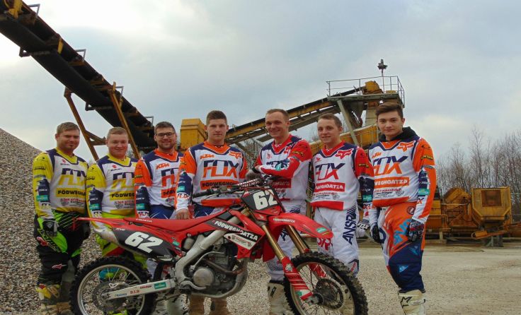 Das Motocross-Team aus St. Willibald will auch 2018 wieder durchs Gelände heizen.