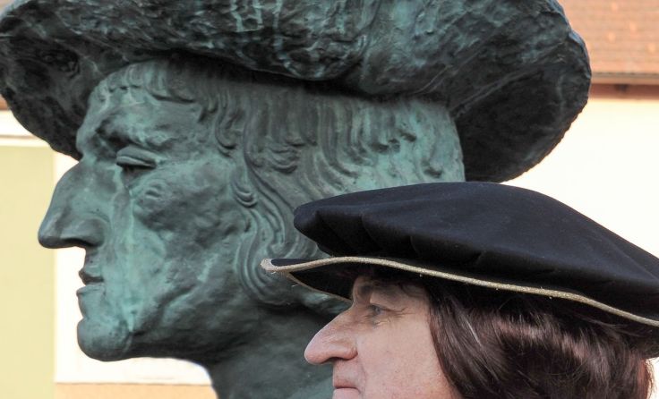 Zum Verwechseln ähnlich sehen sich Walter Berger und Kaiser Maximilian I. Foto: Reinhard Windhager