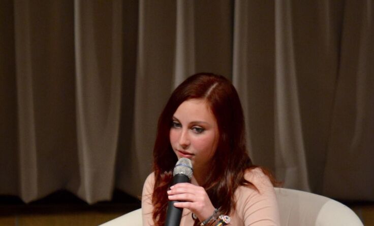 Die erst 15-jährige Katharina Baumgartner aus Dorfstetten sang für das Publikum.