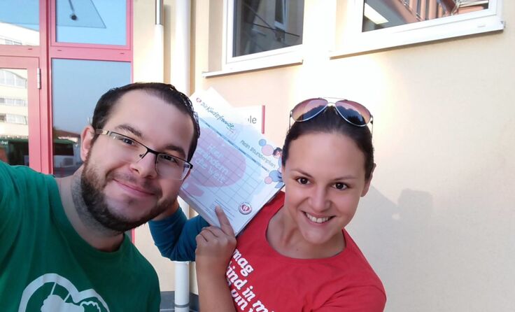 Dominic und Nicci verteilten in Blindenmarkt.