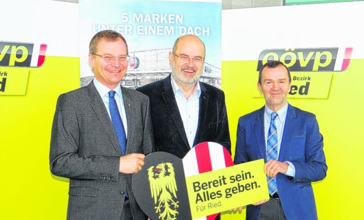 VP-Klubobmann Thomas Stelzer, Gastgeber Wolfgang Deschberger und LAbg. Alfred Frauscher