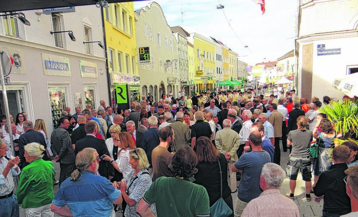 Um 9 Uhr morgens tummelten sich bereits viele Besucher in der Rainerstraße.