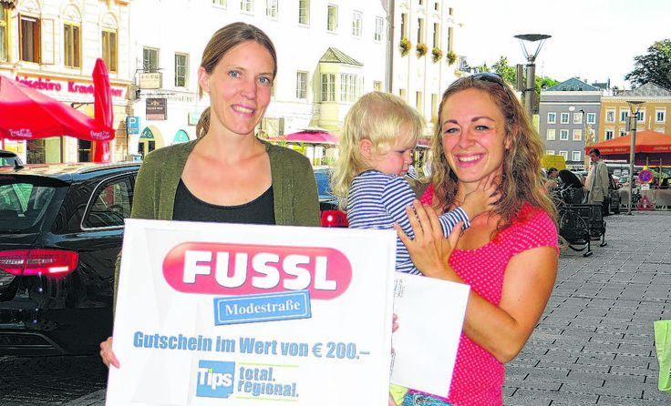 V. l.: Tips-Glücksengerl Olga Dabrowski, Stefanie Rosenlechner mit Ella