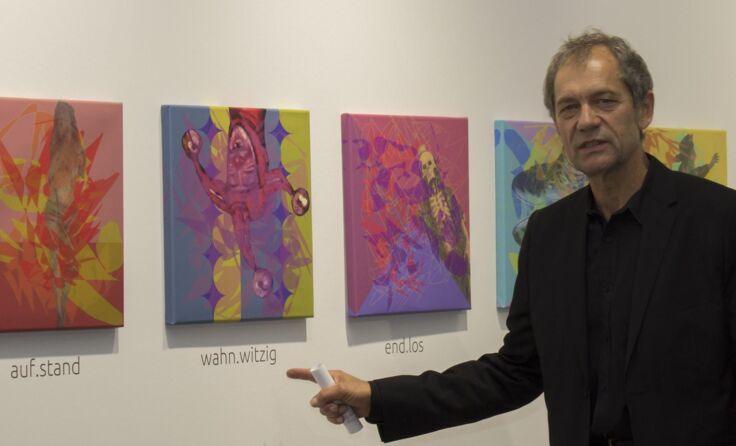 Bernhard Schwarzenlander und die Fahnenkollektion „double view“ Foto: Reisinger