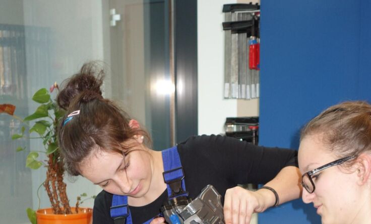 Mädchen haben in technischen Berufen sehr gute Berufsaussichten. Foto: HTL