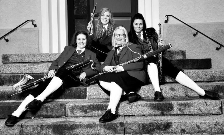 Die Musikerinnen freuen sich auf ihren Auftritt.
