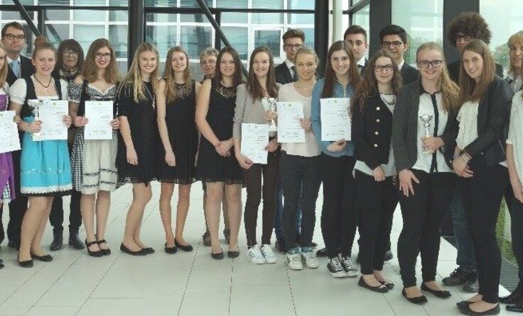 Team-Foto mit den HAK/HAS Schülern aus Ried Foto: Tessa Kutsam