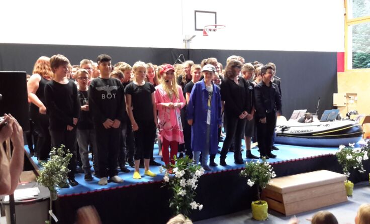 An die 60 Schüler wirkten bei der Aufführung mit.
