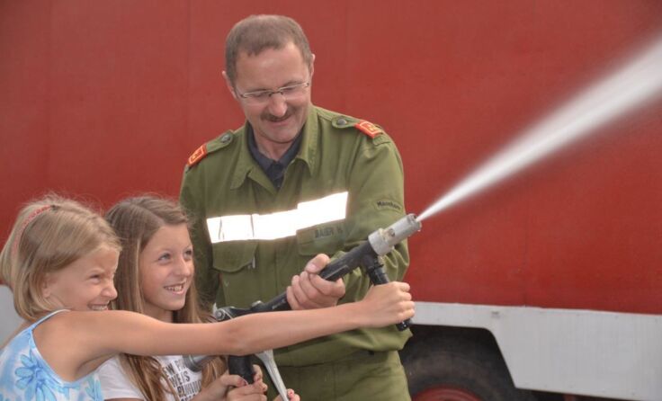 Besonders beliebt ist bei den Kindern nach wie vor der actionreiche Besuch bei der Feuerwehr.