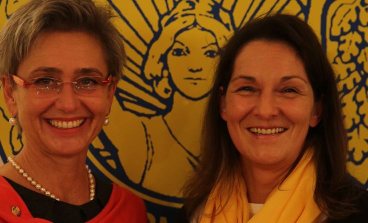 V. r.: Manuela Freudenthaler übergibt die Präsidentschaft an Silvia Wenzl-Eybl Foto: privat