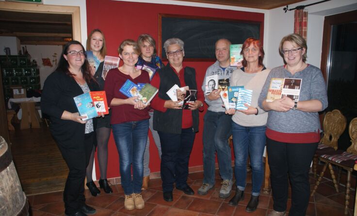 Das Bibliotheks-Team freut sich über die vielen Entlehnungen.