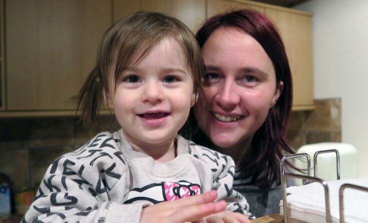 Sandra Leuchtenmüller mit ihrer Tochter Hayley Elly. Foto: OÖ Familienbund