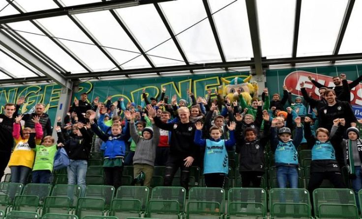 Kinder bis 15 Jahre dürfen am 28. Mai einen Blick hinter die Kulissen werfen. Foto: SV Ried