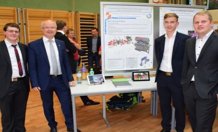 Abschlusspräsentation im Turnsaal der HTL Fotos: HTL Ried