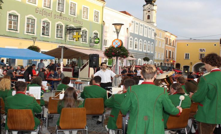 Der Musikverein Senftenbach bei seinem Platzkonzert. Fotos: Gemeinde