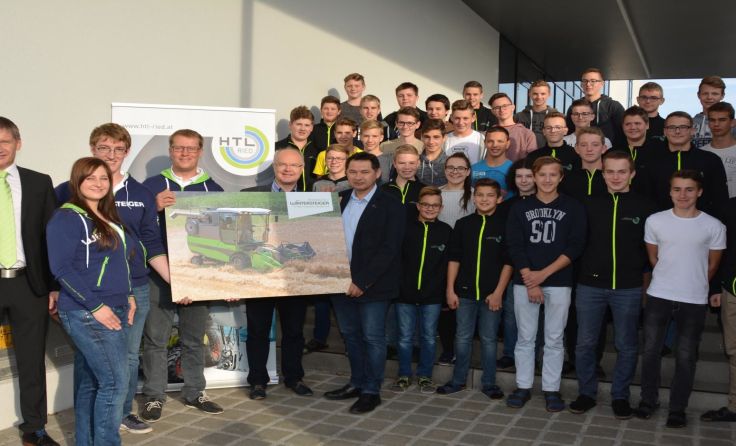 Wintersteiger zu Besuch bei seiner Patenklasse in der HTL Ried Foto: Wintersteiger
