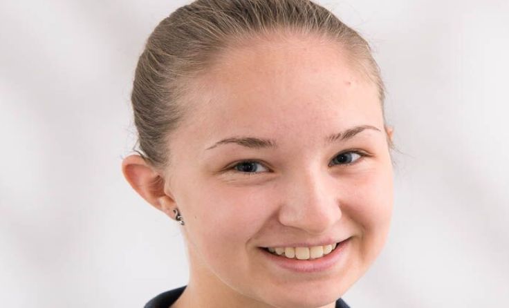 Sandra Geßl macht eine Ausbildung zur Zerspanungstechnikerin bei KOWE.