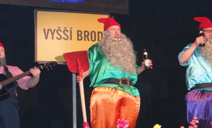 Die Akteure haben wieder ein lustiges Programm vorbereitet.