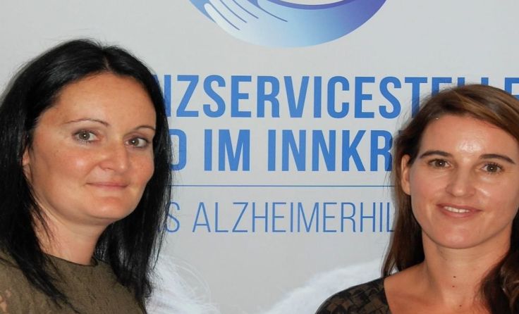 Die Mitarbeiterinnen informieren über das Thema „Demenz“.