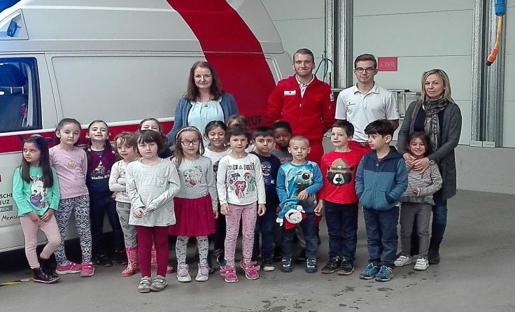 Die Kinder durften die Rotkreuz Dienststelle besichtigen.