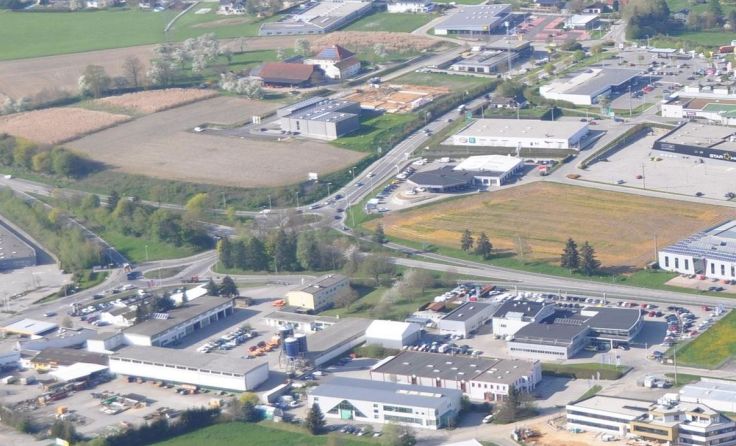 In den letzten Jahren haben sich viele Gewerbebetriebe angesiedelt. Foto: Diermayr 