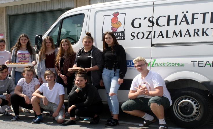 Die Schüler engagieren sich für den Sozialmarkt. Foto: PTS 