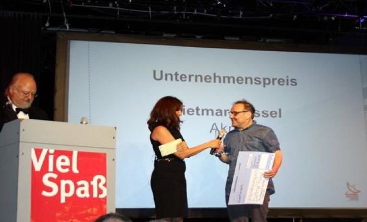 Dietmar Füssel nimmt seinen Preis entgegen.