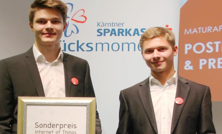 Christoph Spitzer und Tobias Wagner freuen sich über den IoT-Preis.