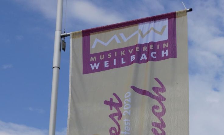Beim Musigassnfest wurde die neue Fahne gehisst.