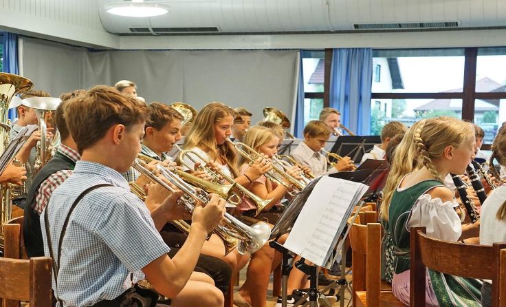 Die Jungmusiker haben sich bestens auf das Konzert vorbereitet. Fotos: Litzlbauer