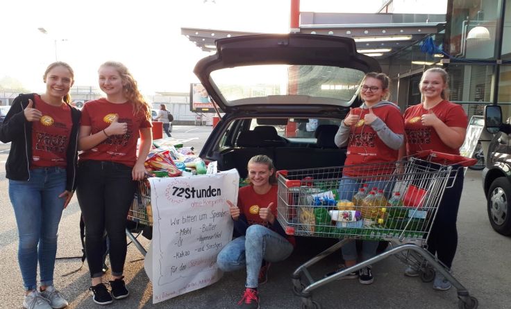 Die Schülerinnen haben für den Sozialmarkt G‘schäftl gesammelt. Foto: Katholische Jugend