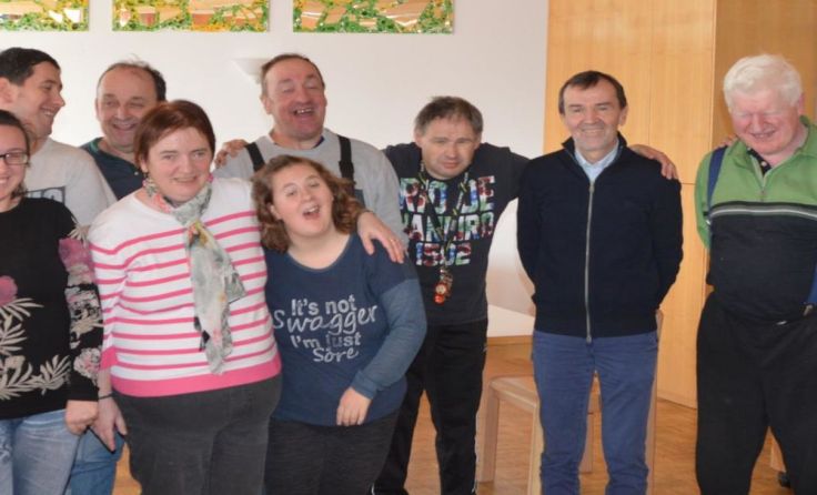 LAbg. Alfred Frauscher (3. v. r.) bei seinem Besuch bei der Lebenshilfe Foto: ÖVP Ried