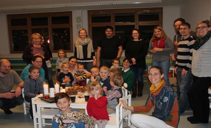 Die Familien bei der Eröffnungsfeier Foto: privat