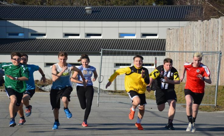 Die Berufsschüler messen sich beim Lauftraining. Foto: privat